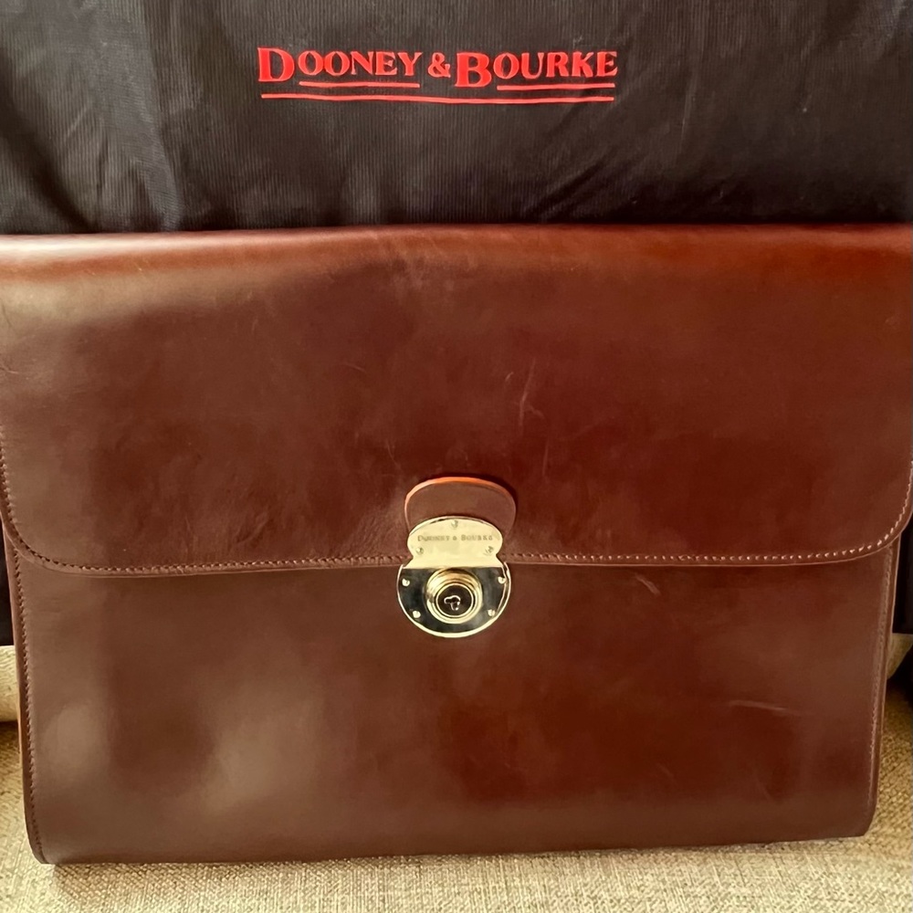 💖SOLD💖RARE Dooney & Bourke Alto MB620 Folio W/Lock
